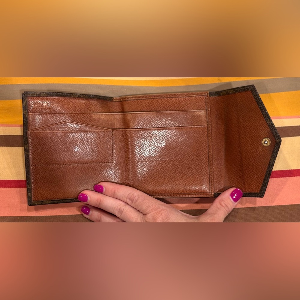 Beautiful Authentic Vintage Louis Vuitton Compact Monogram Wallet - Picture 5 of 14